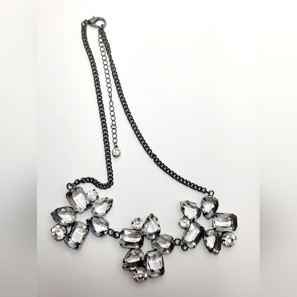 🕳️ Flower Necklace Glass